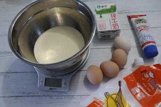 准备好食材，预热烤箱200度