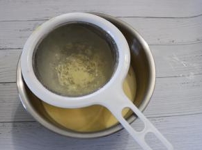 蛋挞液过筛三次