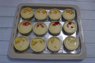 倒入蛋挞水，八分满即可