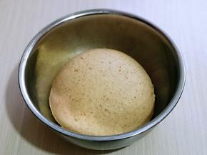 取出揉好的面团揉圆，可以进行发酵。