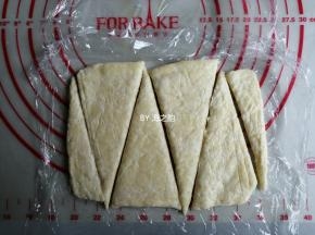 如图，切成4个等腰三角形