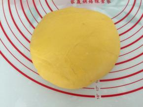 8.面团取出揉圆