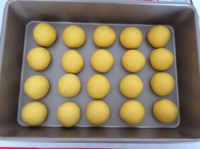 10.摆放在烤盘中