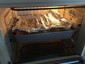 15.烤到20分钟左右上色满意了加盖锡纸，盖锡纸速度要快。