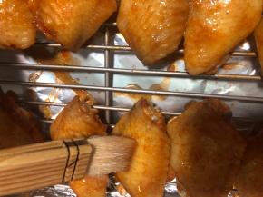 9.烤了10分钟后，拿出来正反两面都刷上蜂蜜水