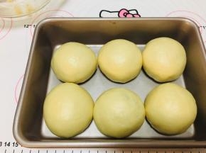 7、将包好馅料的面包进行二发，温度32度，湿润75%左右