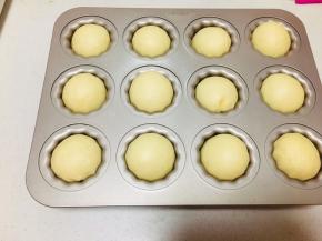 7、发酵好后放入烤箱160度烘烤22到25分钟。具体温度要根据自己烤箱脾气酌情调节