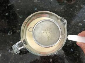 蛋挞液过滤两遍。