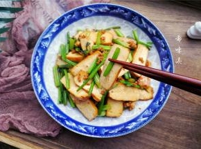 这样一盘下饭菜，很快就出锅了。香喷喷特入味，有它孩子大口大口吃饭，吃的特别香，而且香干含有丰富的蛋白质、维生素A、B族维生素、钙、铁、镁、锌等营养元素，营养价值较高。给孩子补充了钙镁锌真好，赶紧试试吧！