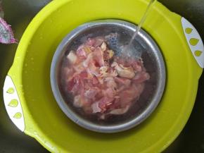 鸡块清水浸泡十分钟，冲洗干净！