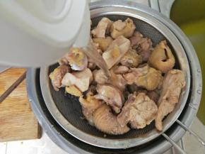 捞出来冷水冲洗干净！