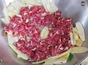 加入牛肉