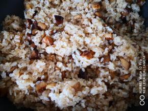 翻拌均匀，所有材料融为一体，看得见的好吃，香喷喷，可以加些葱花