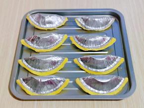 依次做完，放入烤盘中。