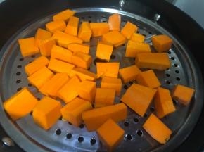 放入锅里蒸熟