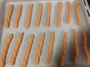 9.用手拧一下，放入烤盘