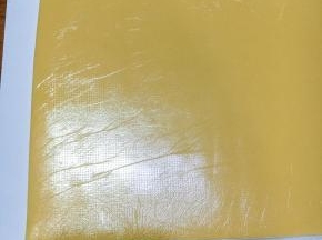 装入保鲜袋，用擀面杖擀至4-5毫米的厚度，放入冰箱冷冻层定形15分钟即可