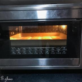 东菱烤箱上下火150度，中层烘烤17分钟即可出炉