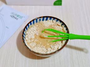 用手抽打至均匀且无干粉。