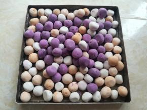 紫薯和芋头也分别加木薯淀粉揉成团，切成合适大小，做好以后可以放冰箱冷冻