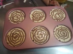 用牙签拉出自己喜欢的花纹。