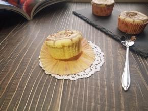 美美哒的小蛋糕，口感细腻，但是隔夜表面会微微有点下陷，如果想要美美哒送给小伙伴，当天最佳哟。