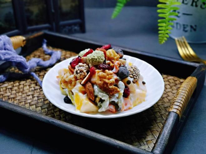 低脂坚果酸奶水果沙拉