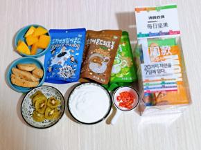 准备好所有食材，鸡胸肉提前煎好。