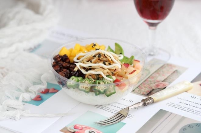 日式鸡肉果蔬风味饭