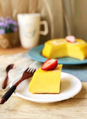 刀烧热后切块儿。