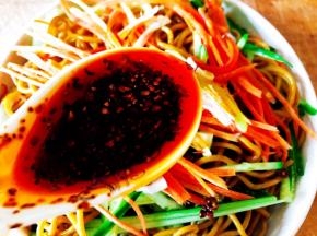 淋入红油。