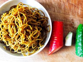 准备食材，清洗干净备用。