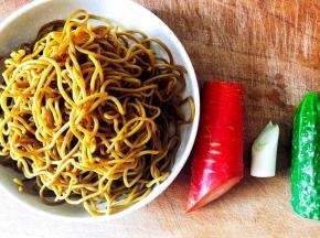 准备食材，清洗干净备用。