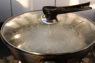 盖上锅盖儿，中火大约煮5分钟左右。