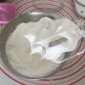 提起打蛋头呈小尖角状态。