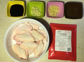 准备好材料，生抽、老抽、蚝油、料酒混合在一起备用。