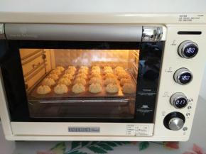 转180度烤3-5分钟，注意观察上色情况。