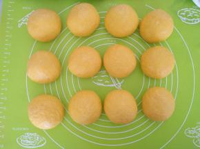 平均分成12份，滚圆松驰15分钟。