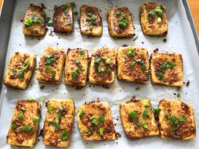 最后两分钟，撒上香葱继续烤