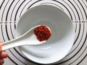 半勺辣椒面（喜欢吃辣的可以多弄一点）