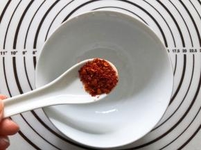 半勺辣椒面（喜欢吃辣的可以多弄一点）