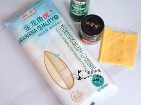 准备好所用到的主要食材。