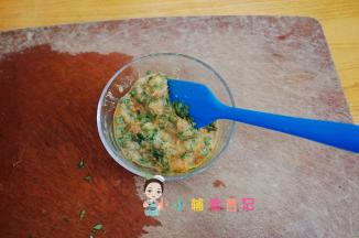 材料混合均匀备用。