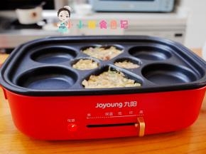 火力调到最大。因为这个锅我们前面是冷锅放进去了，所以调到最大，如果中间已经加热的有点凝固了，你们可以调到中火的位置。