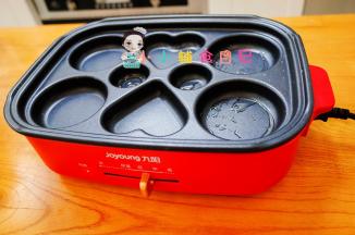 九阳多功能锅里加入少许的油中火有点微热就可以了