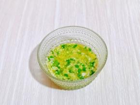 用筷子搅拌均匀。