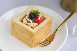 挤上沙拉酱，可以开吃咯！