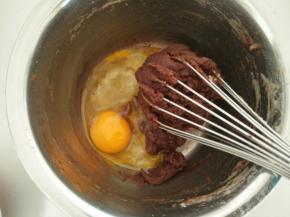 离火，加鸡蛋，快速搅拌。