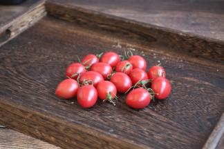 准备好小番茄。