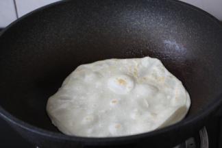 煎至两面金黄即可。